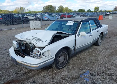 1997 Lincoln Town Car Signature из США, поврежденный, VIN 1LNLM82W7VY743311